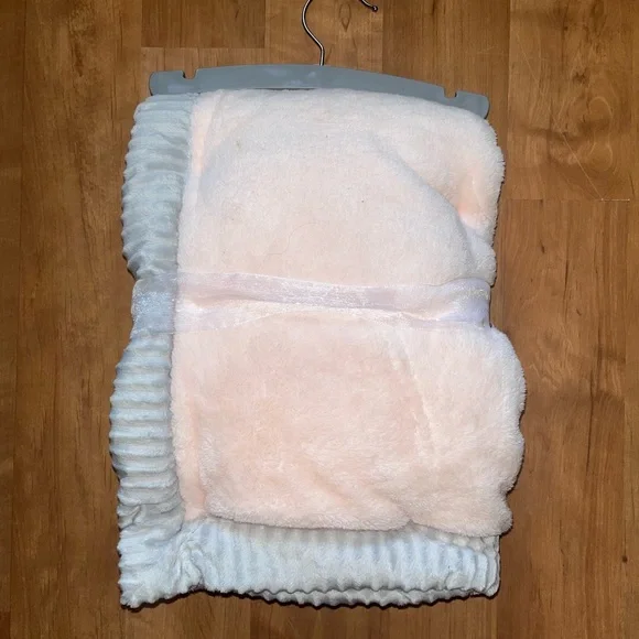 Kyle & Deena Pink and Gray Blanket Set - Picture 3 of 5